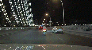 捂脸就行了，怎么还扭扭捏捏的样子